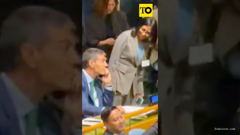 [The Objective] (septiembre 22, 2026) Delcy se levanta y recorre toda la sala de la Asamblea de la ONU para saludar y hablar con Sánchez