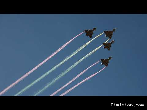 [The Objective] (octubre 12, 2026) El Ejército del Aire tiñe el cielo de Madrid con los colores de la bandera de España